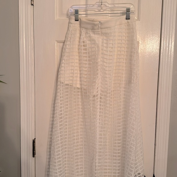 Hera Collection white shorts with train NWT L - Picture 4 of 11